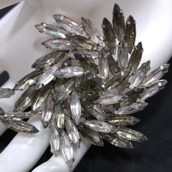 Alice Caviness Gray Navette Rhinestone Flower Brooch Rhodium 1960s - Picture 8 of 10